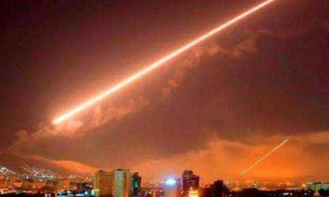 卫星照片揭示伊朗对以色列空军基地打击效果的深度分析