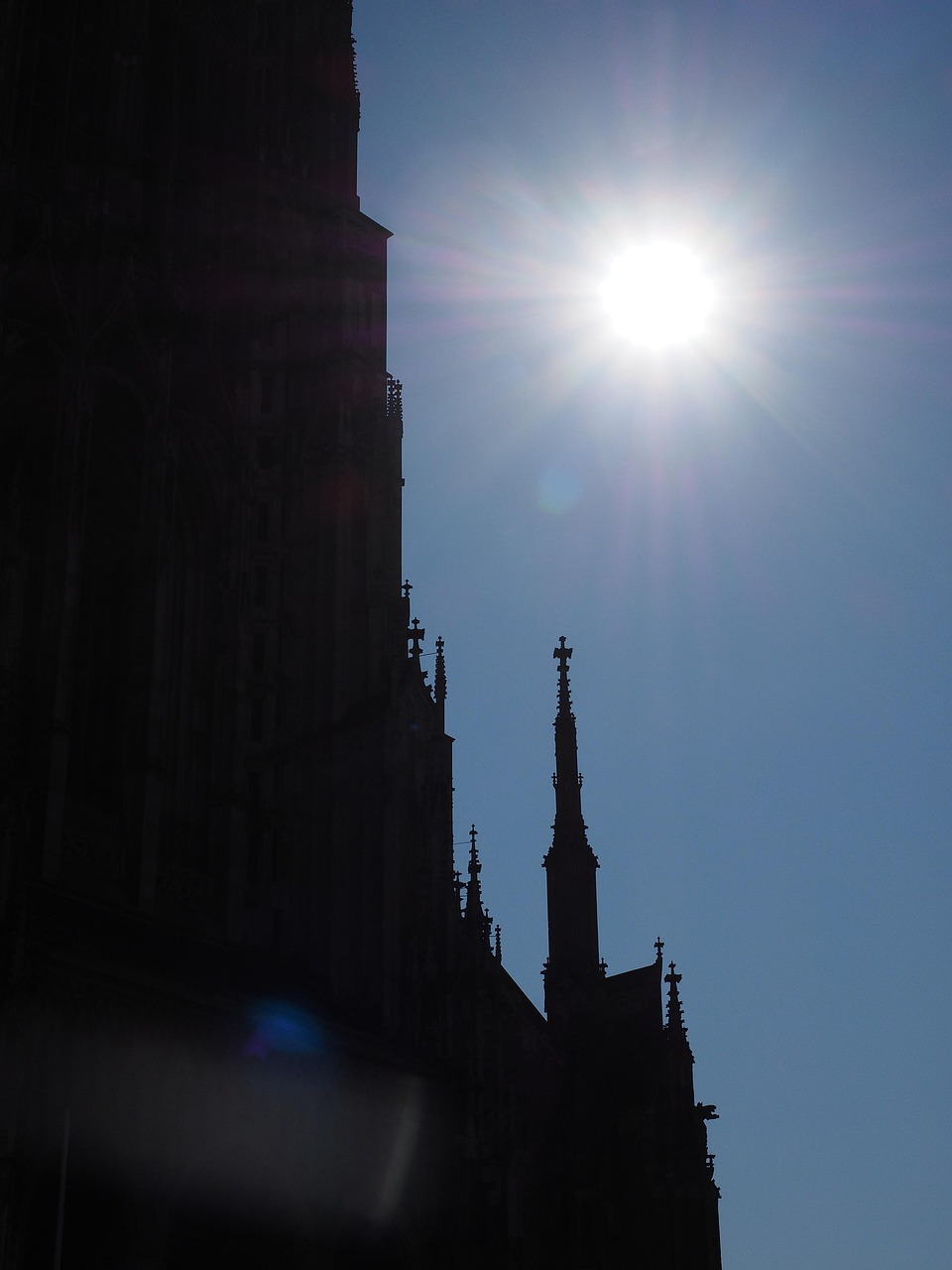 小区高层起火，大哥英勇逐层敲门，唤醒居民逃生之路